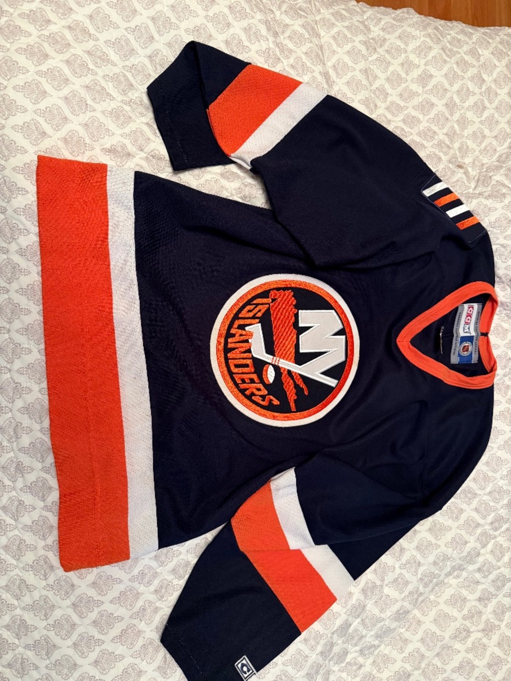 Vintage New York Islanders CCM Hockey Jersey - Size small